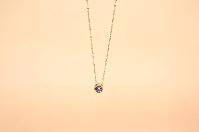 naszyjnik-fioletowe-oko-stal-pozlacana.jpg