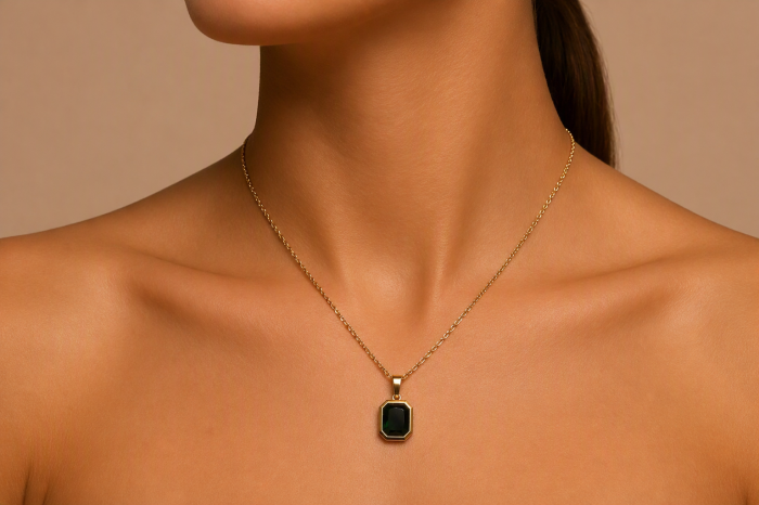 naszyjnik-zielony-kamien-emerald-stal-chirurgiczna-pozlacana2.jpg