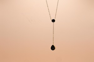 naszyjnik-czarny-onyks-lariat-stal-chirurgiczna-pozlacana.jpg